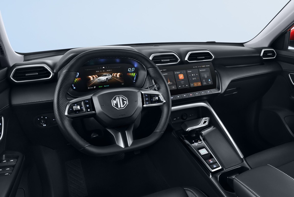 Khoang lái MG All New ZS với màn hình lớn